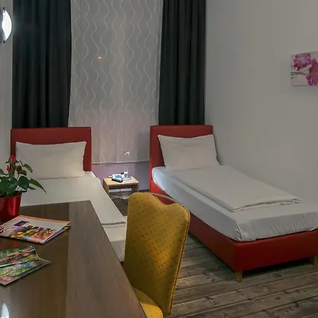 凯瑟拉斯特酒店 2* 施托克劳