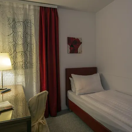 凯瑟拉斯特酒店 酒店 施托克劳