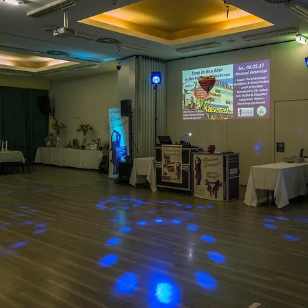 凯瑟拉斯特酒店 2* 施托克劳